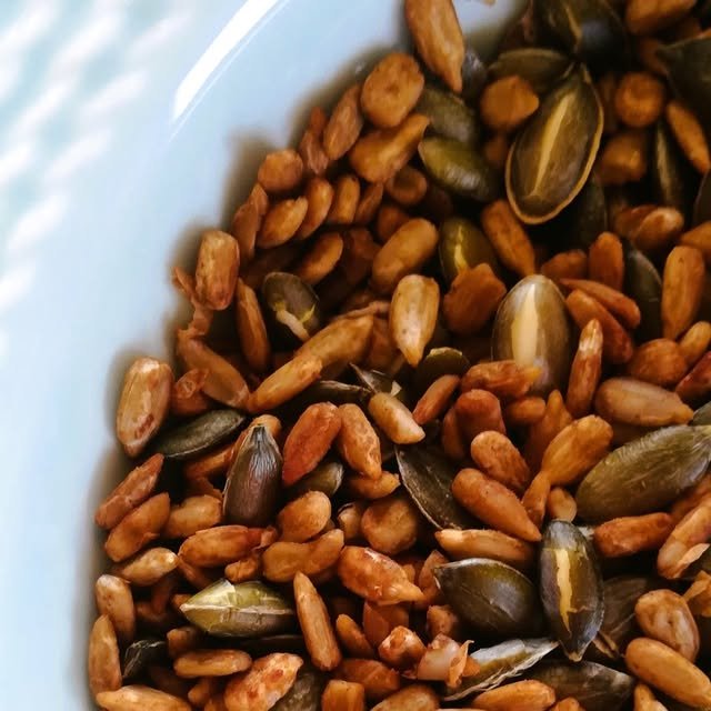 Roasted Salty Sunflower Seeds by Skarabo Life